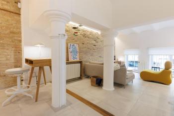 Stylish Apartment near Plaça España, Barcelona (fotografie 3)