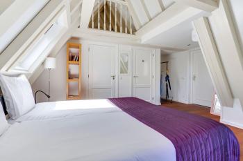 City-centre, Canal-house, luxurious , stylish bedroom, ensuite bathroom, Amsterdam (photo 4)