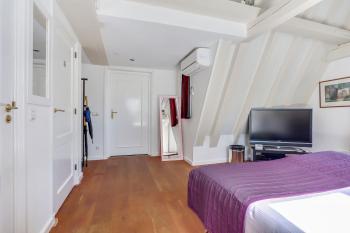 City-centre, Canal-house, luxurious , stylish bedroom, ensuite bathroom, Amsterdam (photo 5)