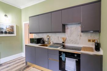Stunning Boutique Flat in Central Location - Alfred, Bath (photo 2)