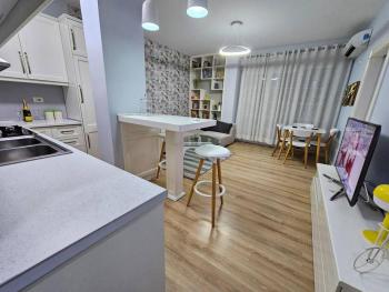 Central apartment with balcony 1, Tirana (zdjęcie 5)