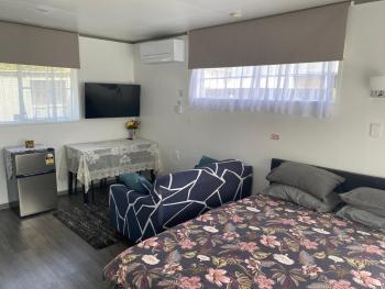 Self Contained Unit, Private Bathroom, Private Entrance, Close to Shops & Hospital Homestay, Hamilton (photo 3)