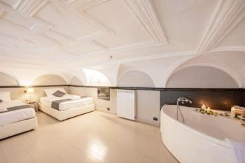 (Aquarium) Elegant Two-Level Apartment with In-Room Tub, Genua (zdjęcie 4)