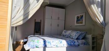Nuçi's Place 2 Sunny apartment with balcony 15 min from Bllok, Tirana (Foto 5)