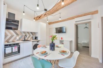 LE PETIT CASTELET - New superb flat in old Antibes, AC, WIFI, for 4, Antibes (foto 4)
