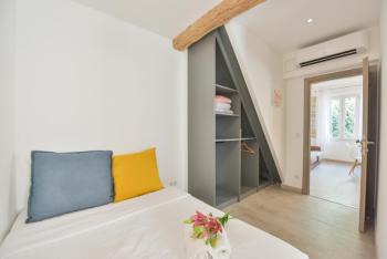 LE PETIT CASTELET - New superb flat in old Antibes, AC, WIFI, for 4, Antibes (foto 5)