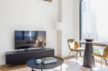 LIC 2BR w Gym DM Elevator Private Balcony NYC-769, New York (Foto 2)