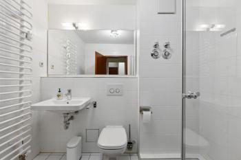 Eindrucksvolle Zwei-Zimmer-Wohnung mit Balkon und großer Küche, Lipsk (zdjęcie 4)
