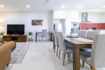 Executive Suite with Pool & Gym, 2 car parks, Darwin (photo 3)