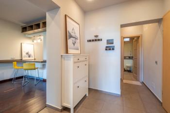 Modern yet Rustic Style City Centre Apt 2BR/2BTH, Sofia (Foto 5)