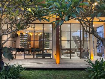 Balitri - hidden gem 9BR service villa hall pool sauna, Sukawati (foto 5)
