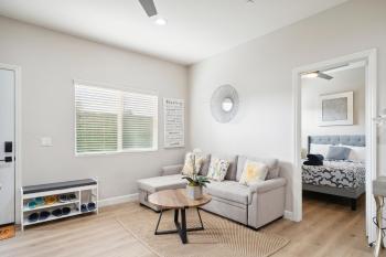 Amazing Value with High Comfort, 14 Guests for 4BR by Disneyland, Beaches, Rodeo 39 & More, Midway City (zdjęcie 4)