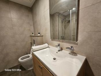 Ensuite one bedroom in a 2-bedroom with a shared living room, Дубай (фото 4)