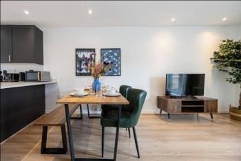 Elegance Retreat - 2 Bed Holiday Home with Parking, Manchester (foto 5)