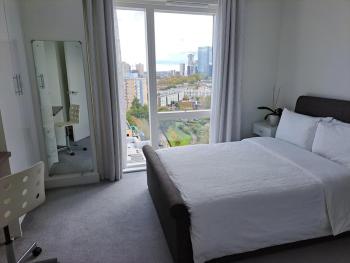 Cozy Double Room with Large En Suite Near Canary Wharf London with Amazing Views in a Shared Apartment, Londyn (zdjęcie 5)