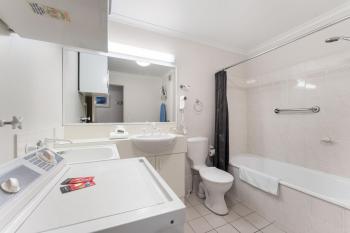 Horizons 216 - Deluxe Lake Front Studio l Pool l Tennis l Air-Con, Jindabyne (foto 3)