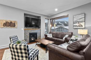 Echo Landing #42 by Bear Country, Sun Peaks (photo 2)