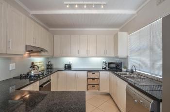 9 on Dolfyn, Yzerfontein (Foto 3)