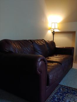 Room with private bath across train station, Burlington (photo 5)