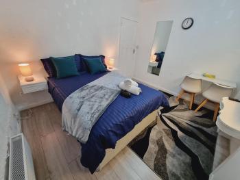 Relaxed Double bed with private bathroom, parking, WiFi and garden., Leeds (Foto 5)