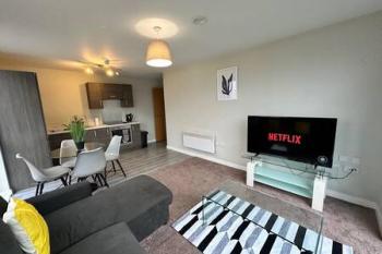 Large 1 Bed MCR Apartment and Huge Terrace Sleeps 4, Manchester (photo 2)