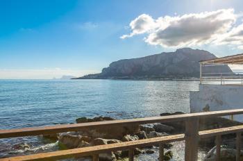Sea View Charm - Mondello Apartment with Terrace, Palermo (zdjęcie 5)