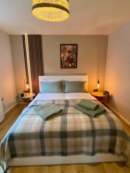 1BR Haven in Crewe - Modern, Chic & Central, Crewe (foto 2)