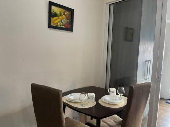 Vibrant 1BR Acqua Livingstone with Netflix, Pool & Gym, Manila (fotografie 4)