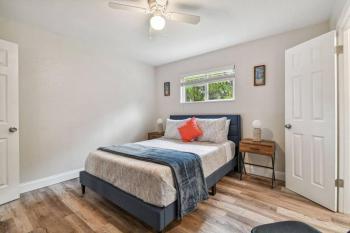 Family Friendly Beach Escape - Modern Retreat near Beaches - Sleeps 6 - Fast WiFi, Largo (foto 3)