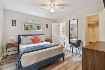 Family Friendly Beach Escape - Modern Retreat near Beaches - Sleeps 6 - Fast WiFi, Largo (foto 4)