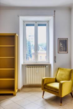 Yellow Stripes Apartment - San Giovanni by RHR, Rom (Foto 3)