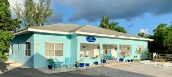 BLUE PAVILION | Steps to Beach | Three Adjacent Apartment Suites | for Multi-Families, Groups, West Bay (zdjęcie 2)