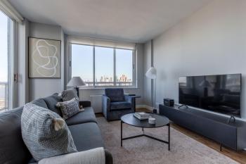 Midtown West 2br w gym roofdeck nr Hudson NYC-1395, New York (photo 2)
