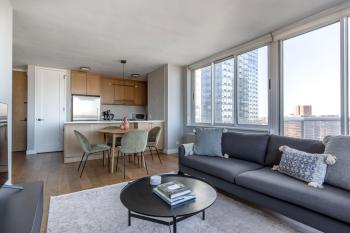 Midtown West 2br w gym roofdeck nr Hudson NYC-1395, New York (photo 3)