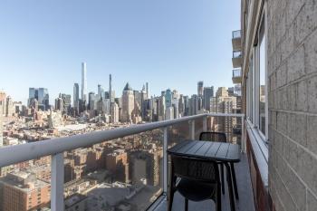 Midtown West 2br w gym roofdeck nr Hudson NYC-1395, New York (photo 4)