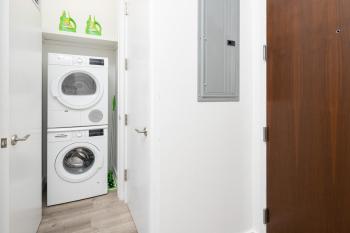 Chic 1BD with Rooftop W/D in Unit Downtown, New York (fotografie 5)