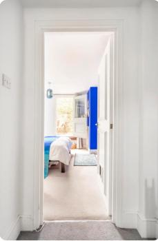 Stylish room with private bath & terrace in super central Clapham Junction minutes from Victoria, Waterloo, Gatwick, London (photo 3)