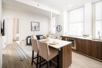 Luxury 2BD nr Wall St Gym Rooftop w/d, New York (Foto 3)