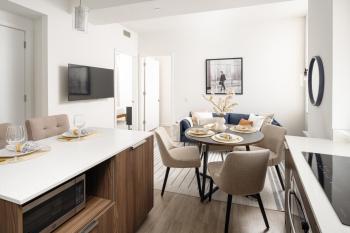 Luxury 2BD nr Wall St Gym Rooftop w/d, New York (Foto 2)