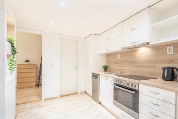 Central and Cute with 3 rooms and AC, Budapest (photo 4)