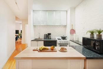 139-2W Prime west village Furnished 2BR Best value, New York (Foto 3)