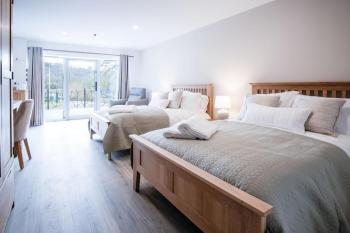 Suite 8 - Sleeping Giant Hotel - Pen Y Cae Inn, Brecon (photo 2)