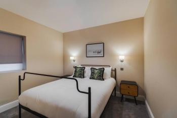 Modern 2 Bed Ground Floor - Private Parking - By Tempstay, Windsor (foto 3)
