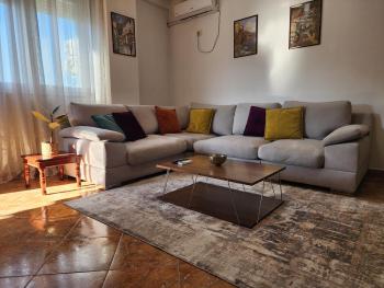 Cozy sunlit apartment with scenic balcony view, Tirana (photo 5)