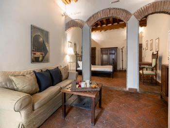 Santa Croce Junior Suite - Dolcevita Holiday, Florence (photo 3)