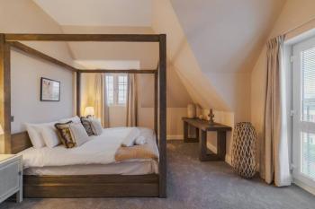 Spacious Luxury Penthouse, 2BR, Private Parking - By Tempstay, Windsor (fotografie 3)