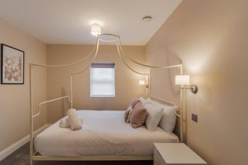 Castle Views - 2 Bed 2 Bath - Free Parking - By Tempstay, Windsor (zdjęcie 4)