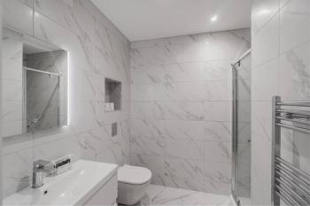 Modern 2 Bed Apartment - Allocated Parking - By Tempstay, Windsor (photo 5)