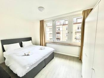Urban Oasis with Queen Bed and View BE-18, Zürich (Foto 4)