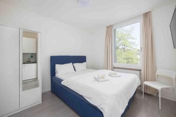 Urban Oasis with Queen Bed and View BE-32, Zürich (photo 2)